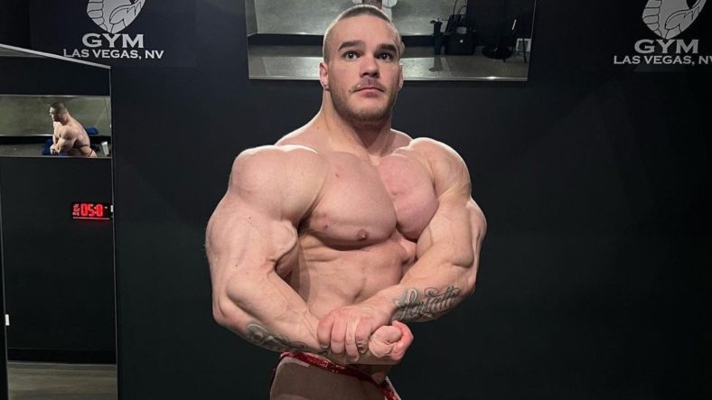 Nick Walker deelt lichaamsbouwupdate twee weken voor 2023 Arnold Classic